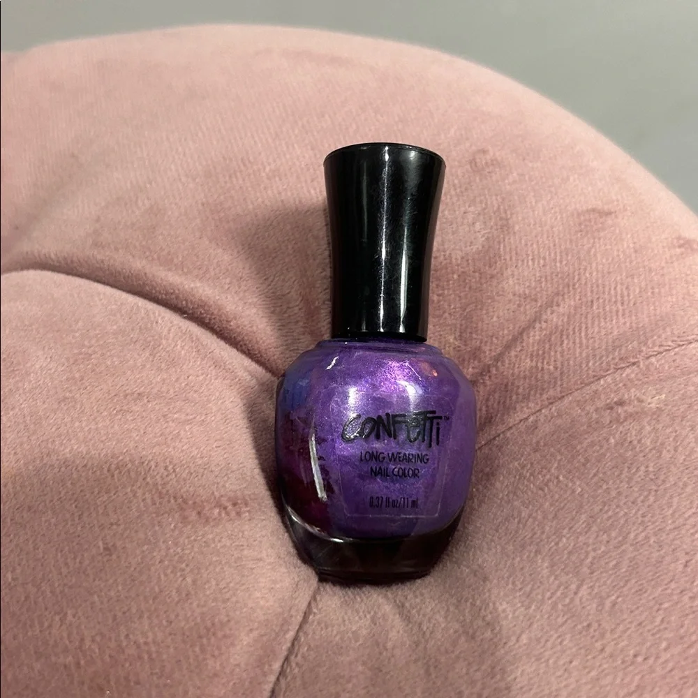 Confetti Long‎ Wearing Nail Color in Purple Parade 075